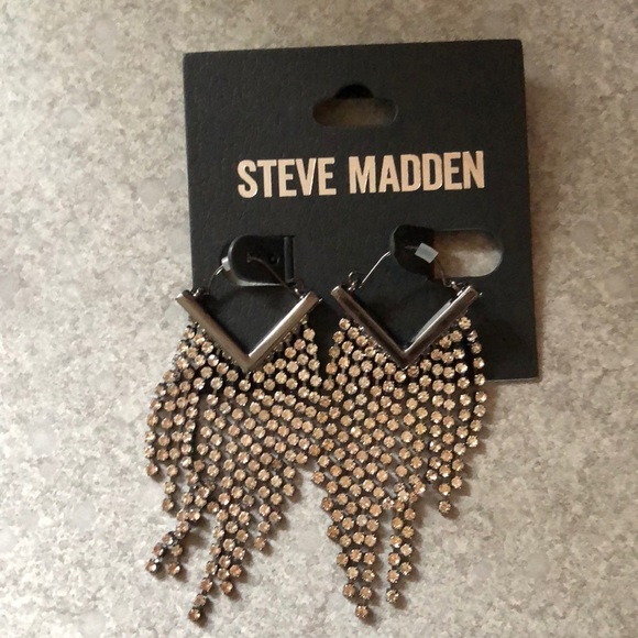 Steve Madden Gunmetal Tone V Drop Earrings With Crystal Fringe Accents NWT - Picture 7 of 10